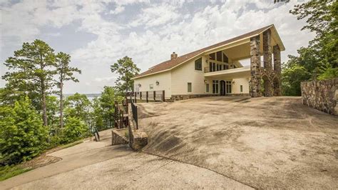 9 927 Sq Ft Greers Ferry Lakefront Home And 27 Acres Located At 1265 Lakefron