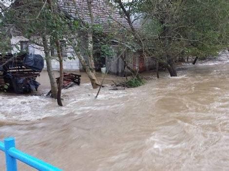 Obilne padavine izazvale poplave na području Unsko sanskog kantona