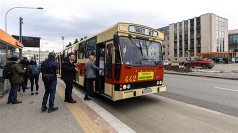 Rzeszowski Dzień Kobiet Kurs zabytkowym autobusem i muzyczne atrakcje