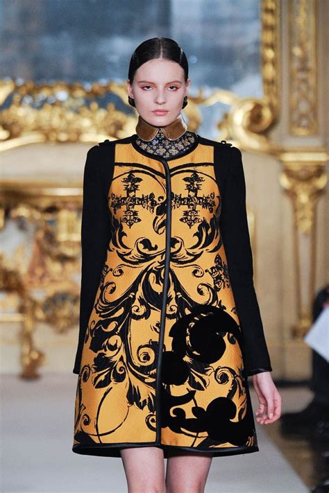 Going For Baroque Ornate Clothing Brings Drama Back To Fashion Thời