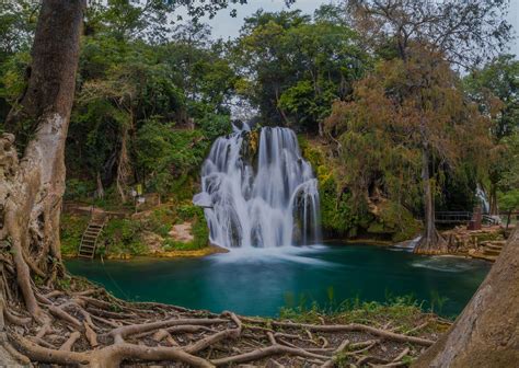 Cascadas de Tamasopo en la Huasteca Potosina México Desconocido