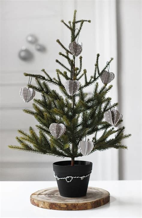 Ways To Decorate A Classic Tabletop Christmas Tree Digsdigs