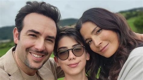 Sebastián Martínez Y Kathy Sáenz Celebran El Triunfo De Su Hijo En