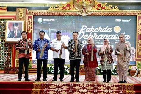 Agus Fatoni Bersama Pj Ketua Dekranasda Buka Rakerda Dekranasda Sumsel