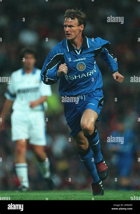 TEDDY SHERINGHAM MANCHESTER UNITED FC 31 July 1997 Stock Photo - Alamy