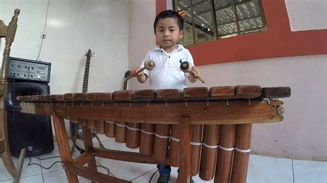 Con A Os Sorprende Tocando La Marimba Como Un Profesional Youtube