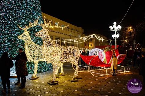 Pregătiri pentru târgul de Crăciun din Timișoara la mijloc de vară