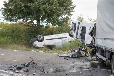 Pulheim Nach T Dlichem Frontal Crash Mit Lkw Verstorbener Fahrer