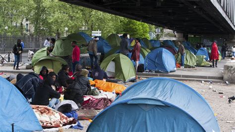 Des Centaines De Migrants En Danger Porte De La Chapelle