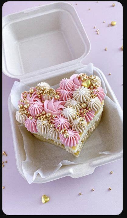 Pin By Cristal On Pasteles Valentines Cakes And Cupcakes Mini