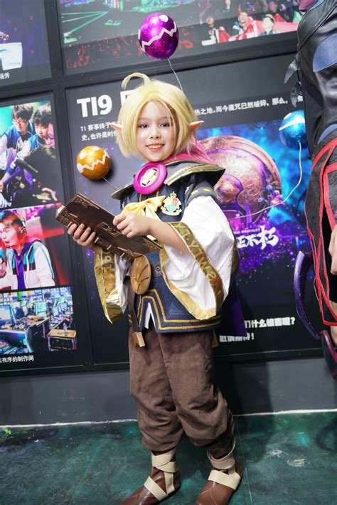 Invoker persona cosplay at ChinaJoy : r/DotA2