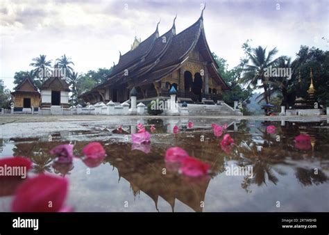 Wat Xieng Thong Temple Stock Photo Alamy