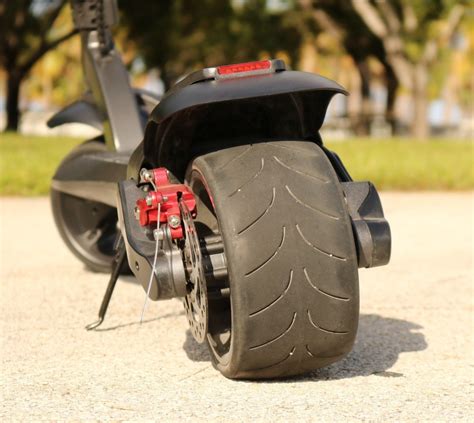 WIDEWHEEL Best Electric Scooter for Commute and Play - 500W or 1000W – fluidfreeride.com