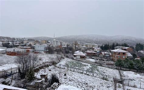 Sinop un ilçelerinde etkili olan kar yağışı hayatı olumsuz etkiliyor