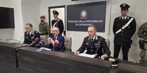 Ndrangheta A Lamezia Quella Stretta Vicinanza Tra Il Carabiniere