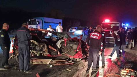 Tatvanda zincirleme trafik kazası 1 ölü 4 yaralı