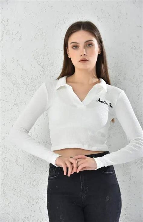 Ripley POLERON POLO MUJER CROP TOP NEGRO AJUSTADO