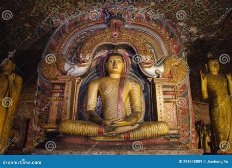 Estatuas De Buddha En Los Templos De La Gruta Imagen De Archivo