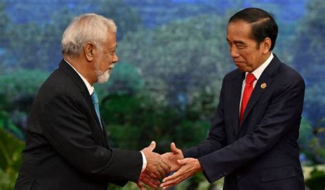 Foto Potret Pm Timor Leste Xanana Gusmao Cium Tangan Iriana Begini