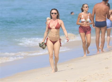 Rita Guedes Exibe Boa Forma Em Praia Do Rio De Janeiro TV Famosos