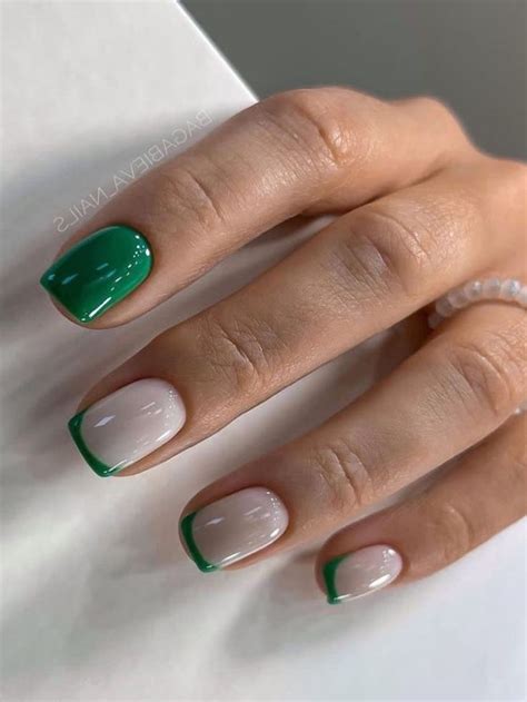 Simple Emerald Green Short Nails With French Tips Green Toe Nails Dark