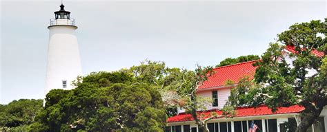 The Historic Ocracoke Lighthouse | Paramount Destinations