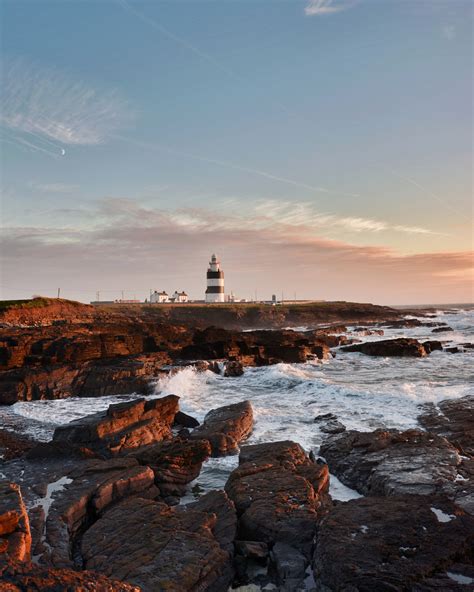 Snapshot of an old lighthouse in Ireland : r/pics