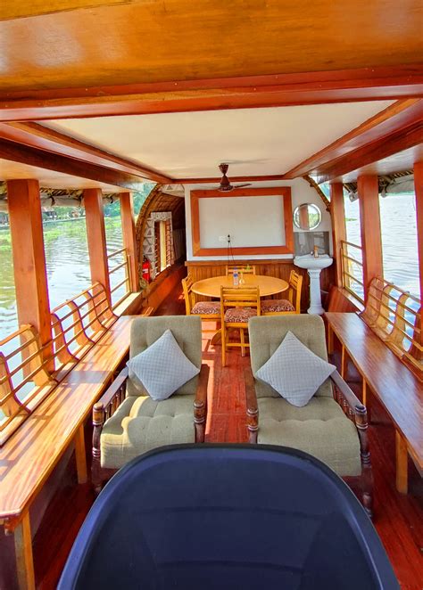 Traditional Deluxe 1 Bedroom In Kumarakom - Kumarakom Houseboat Club