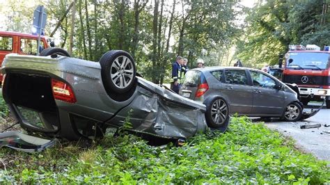 N Chster Schwerer Unfall In Versmold Auto Landet Auf Dem Dach