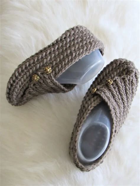 Easiest Crochet Slippers from a Rectangle - Crochet Dreamz