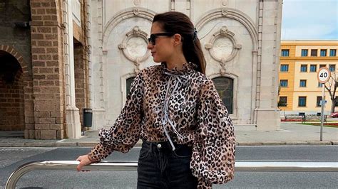 Aprende a combinar el estampado de leopardo con looks básicos