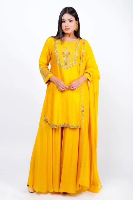 Buy Yellow Kurta Slub Silk Embroidered Cut Dana Round Dabka Floral Set