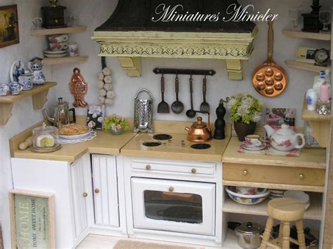 Miniature Dollhouse Kitchen Roombox Old Style Fully Equipped Set