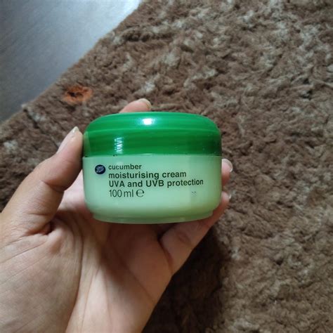 Boots Cucumber Moisturizing Cream Kesehatan Kecantikan Kulit Sabun