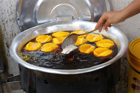 Acarajé - Incredible Afro-Brazilian Local Street Food (Salvador, Brazil)