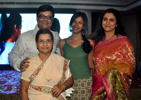 Sachin Pilgaonkar Family Photo, Wife, Daughter, Age, Biography