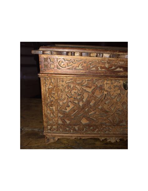 Ancienne boîte coffret en bois sculpté