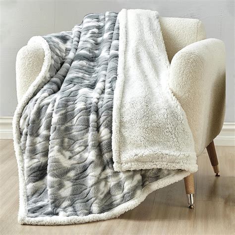 amazoncom elegant comfort reversible printed sherpa throw blanket
