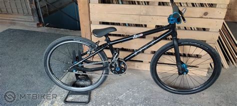 Bikrosovy Bicykel Gt Dirt A Bmx Mtbiker Baz R