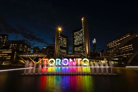 Photo of the Day: City Hall and the TORONTO Sign | UrbanToronto