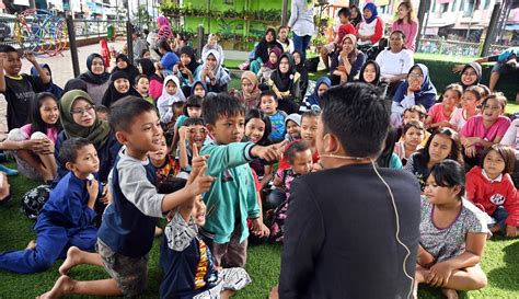 Foto Menambah Wawasan Di Kolong Flyover Ciputat Foto