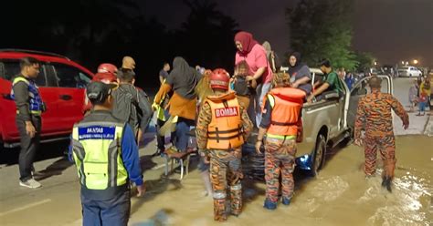 65 Flood Victims Evacuated In Selangor New Straits Times