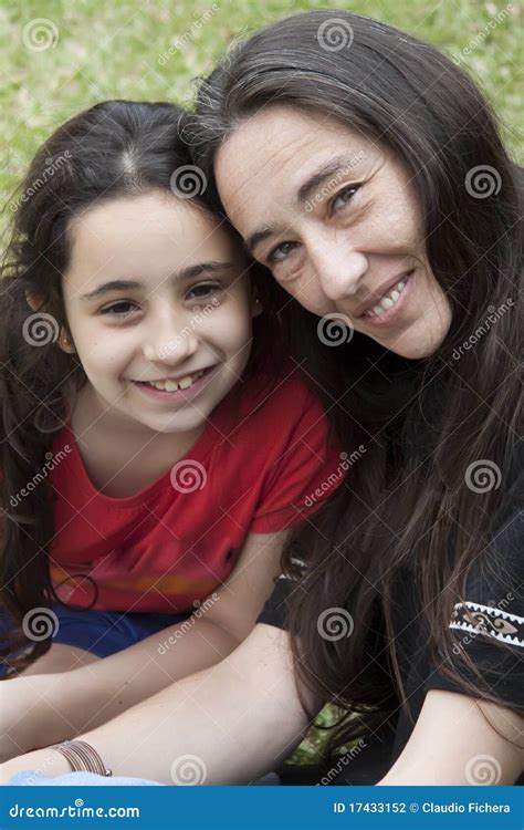 Mère Et Descendant Photo Stock Image Du Fille Enfant 17433152