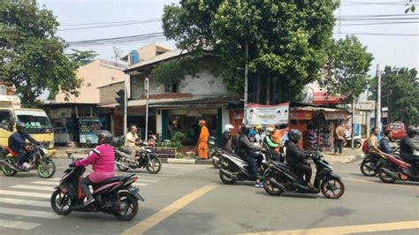 Foto Anggota TNI Masih Mondar Mandir Di Lokasi Pengeroyokan