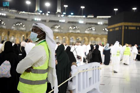 رمضان أكثر من 3500 متطوع ومتطوعة في المسجد الحرام يُقدمون خدماتهم