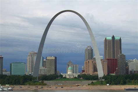 St Louis Skyline Gateway Arch Editorial Image Image Of Missouri