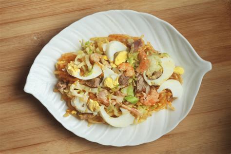 Pancit Malabon Recipe: How to Cook Pancit Malabon - Pilipinas Recipes