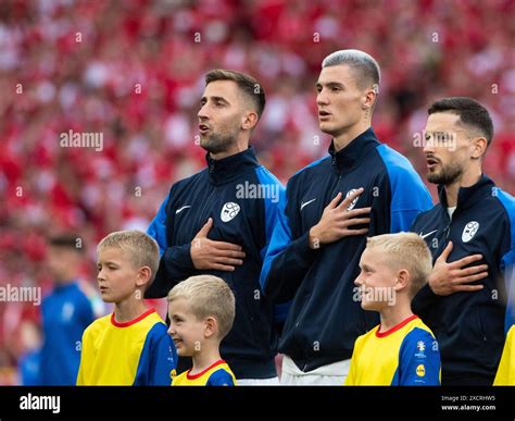 Benjamin Sesko Slowenien Mitte Bei Der Nationalhymne Ger