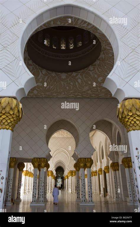 Arches And Columns In Courtyard Sheikh Zayed Bin Sultan Al Nahyan