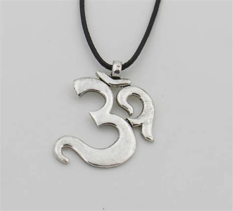 OHM Hindou Bouddhiste AUM OM Collier Pendentif L Hindouisme Yoga Inde